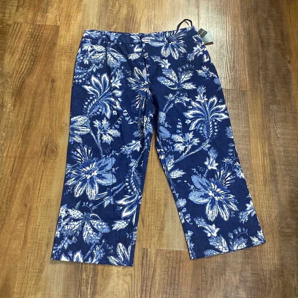 Lauren Ralph by navy blue and white floral cropped pants size 12
